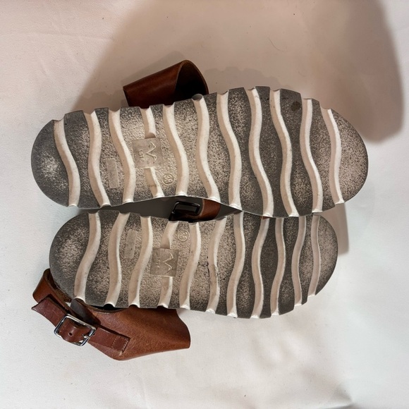 ATELIERS Sz 38 Ankle Harness Strappy Toe Cap Made in Italy Leather Sandals - Picture 11 of 11